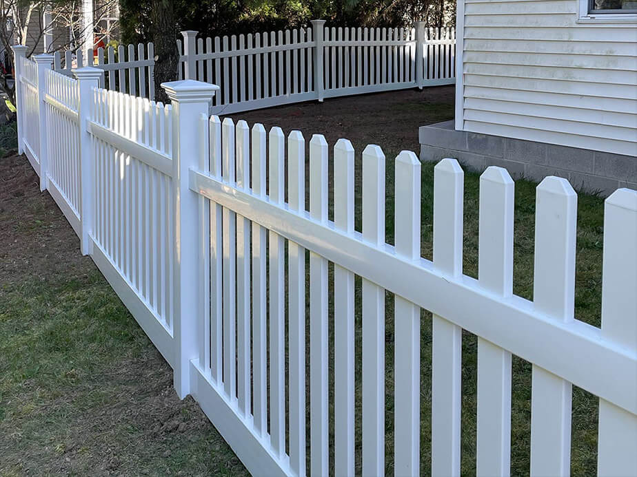 Uniontown Ohio vinyl privacy fencing